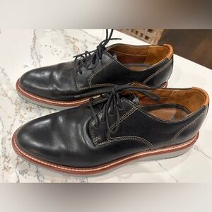 Johnston & Murphy mens black leather Upton Plain Toe shoes